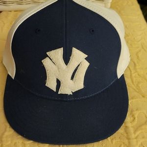 NY Yankees fitted leather baseball cap